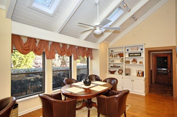 Breakfastnook_resize.jpg
