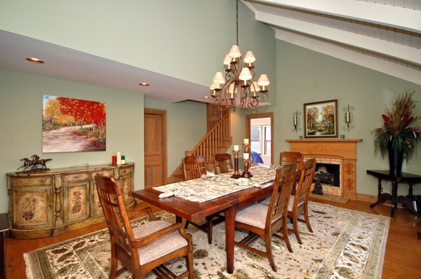 Diningrm_resize.jpg