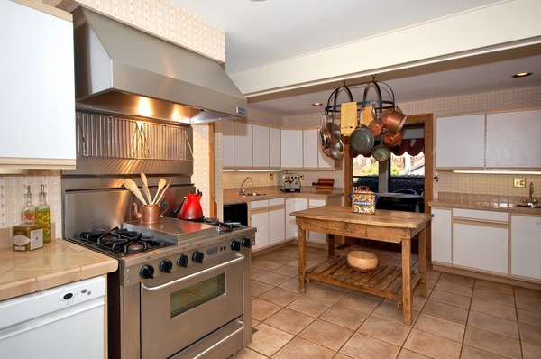 Kitchen_resize.jpg
