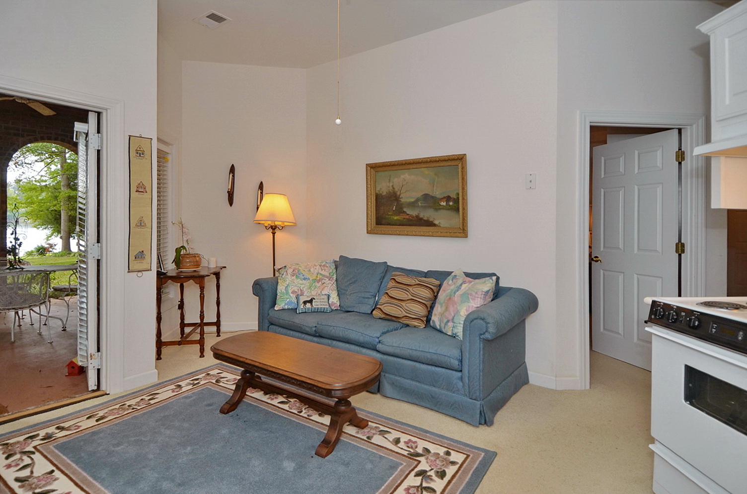 Lake Bowen Cottage — Lakes, Hills and Horses