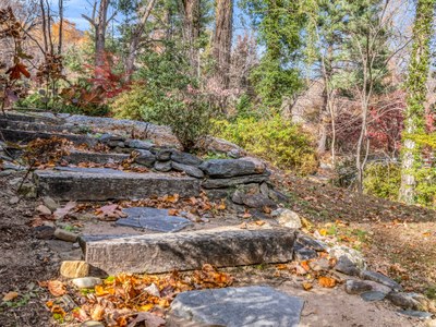 11 web or mls 305 Meadowlark 11