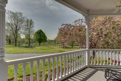DSC 5047frontporch