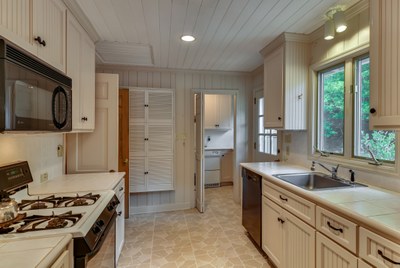 711 Green Hills Rd  24