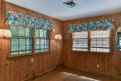 711 Green Hills Rd  32