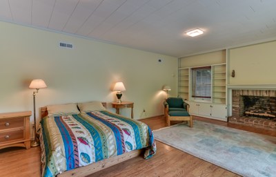 711 Green Hills Rd  53