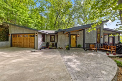 2484 W Lakeshore Dr Landrum SC 29356 2