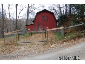 3 stall barn.jpg