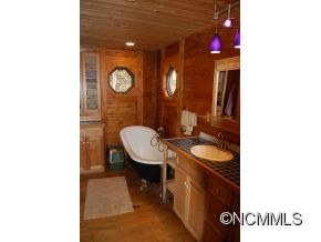 Master bath2.jpg