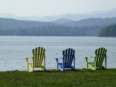 iStock_000003867304lakechairs.jpg